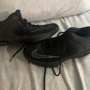 Men basketball shoes / tennis shoes